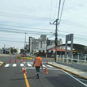 Demutran realiza melhorias na sinalização de trânsito em Araranguá
