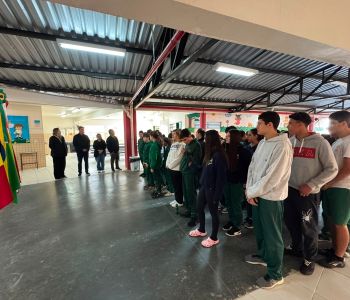 Turvo realiza atividades cívicas com participação de estudantes nas escolas