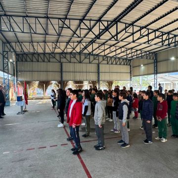 Turvo realiza atividades cívicas com participação de estudantes nas escolas