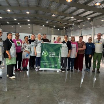 Curso concluído: mulheres aprendem na prática sobre Conservas e Hortaliças