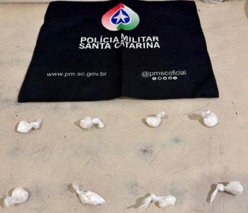Homem é preso por tráfico de drogas após tentar fugir da Polícia Militar em Balneário Arroio do Silva