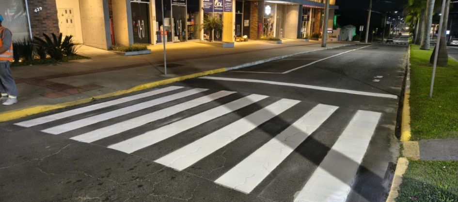 Demutran reforça sinalização e segurança no trânsito e...