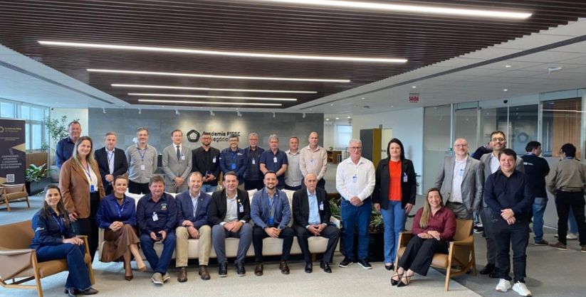 Comitiva da AMESC faz visita na FIESC