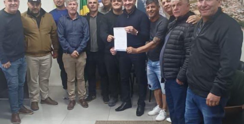Aguardada há anos, pavimentação da Avenida Barramares Sul ganha ordem de serviço em Balneário Gaivota
