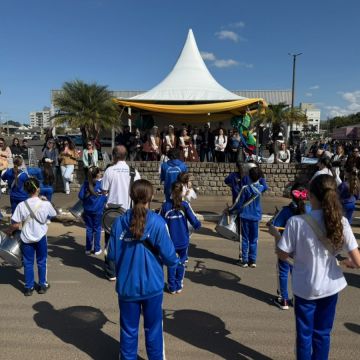 Sete de Setembro reúne mais de 1500  pessoas em desfile em Meleiro