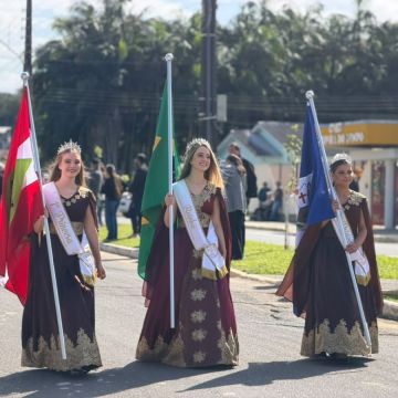 Sete de Setembro reúne mais de 1500  pessoas em desfile em Meleiro