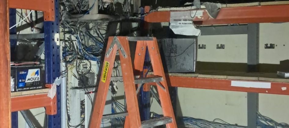 Incêndio atinge sala de TI de supermercado no Centro de Ba...