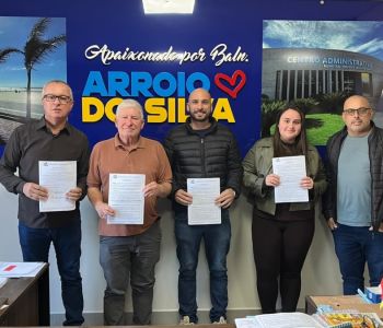 Ordens de serviço contemplam pavimentação e construção de deck na Praia da Caçamba