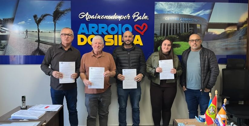 Ordens de serviço contemplam pavimentação e construção de deck na Praia da Caçamba