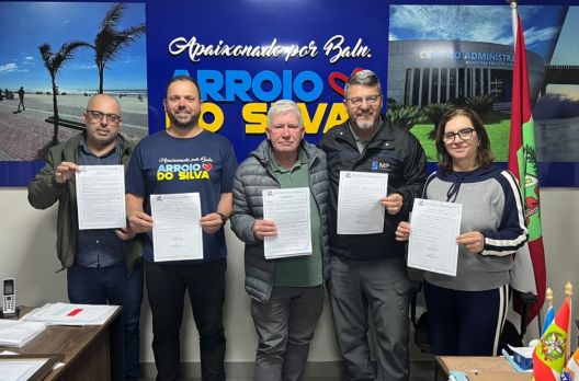 Ordem de serviço autoriza drenagem e pavimentação de trecho da Rua Enedir Serafim de Ar...