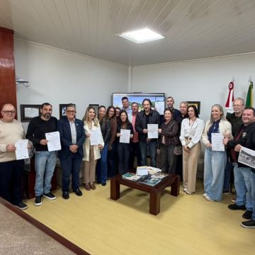 Programa Casa Catarina: Araranguá assina ordem de serviço para 43 moradias