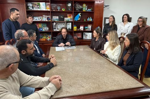Programa Casa Catarina: Araranguá assina ordem de serviço para 43 moradias