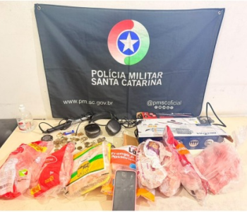 Homem é detido com objetos furtados após ser abordado vendendo carne congelada em Araranguá