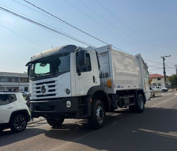 Turvo reforça estrutura de limpeza urbana com novo caminhão