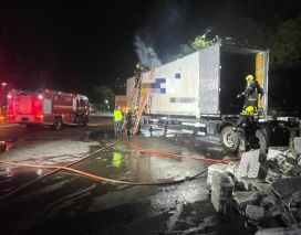Incêndio em carreta mobiliza bombeiros na divisa entre SC e RS