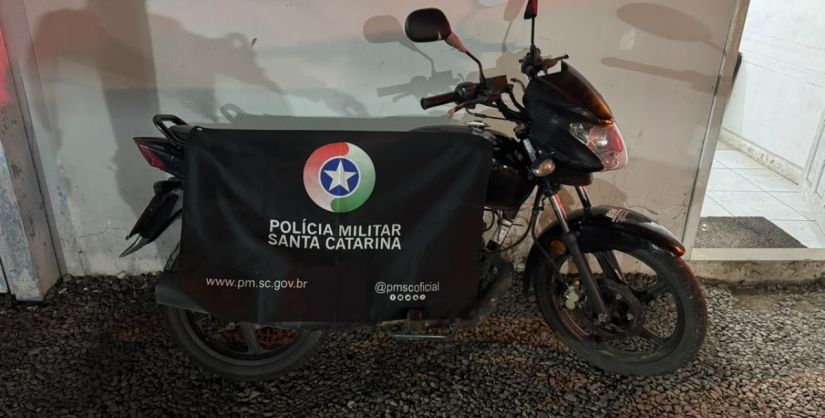 Polícia Militar recupera motocicleta com registro de furto em Araranguá
