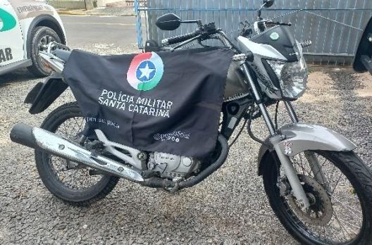 Motocicleta furtada é recuperada pela PM em Araranguá