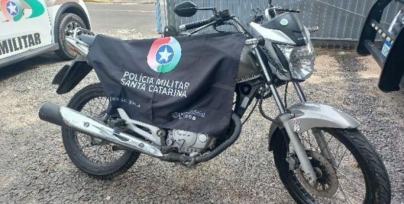 Motocicleta furtada é recuperada pela PM em Araranguá