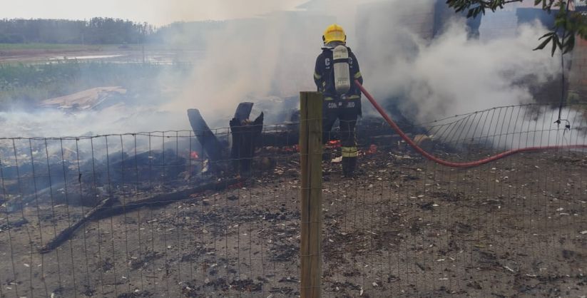 Incêndio atinge residência em Jacinto Machado nesta segunda-feira