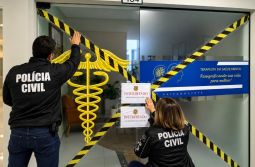 Polícia Civil cumpre medida cautelar e interdita consultório em Araranguá
