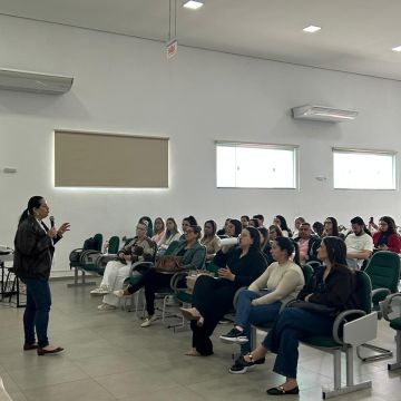 AMESC promove formação para educadores sociais e equipes técnicas dos serviços de acolhimento