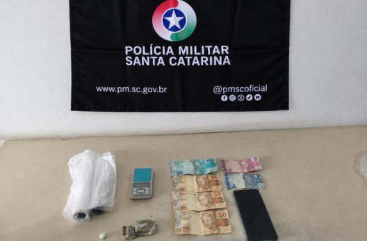 Homem é preso por tráfico de drogas durante abordagem em Araranguá