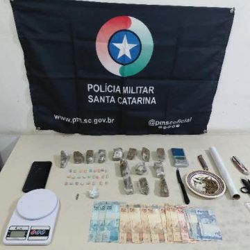 Traficante é preso com maconha e ecstasy em Sombrio