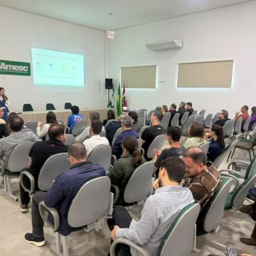 AMESC sedia reunião de trabalho do projeto Avança SC