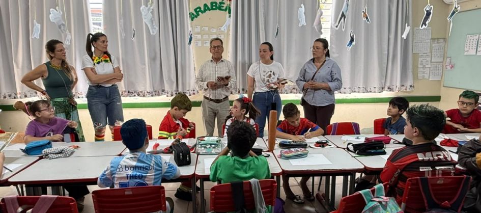 Maracajá entrega 1,5 mil kits educativos em comemoração ...