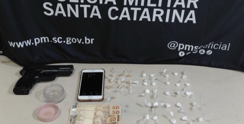 Homem é preso por tráfico de drogas em Passo de Torres