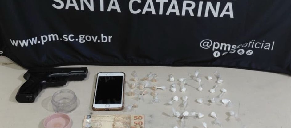 Homem é preso por tráfico de drogas em Passo de Torres