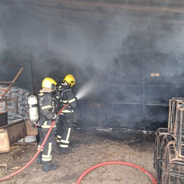 Incêndio atinge estufa de fumo no bairro Parque Alvorada, em Araranguá