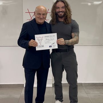 Cabeleireiro de Araranguá participa de formação com referência mundial do visagismo em São Paulo