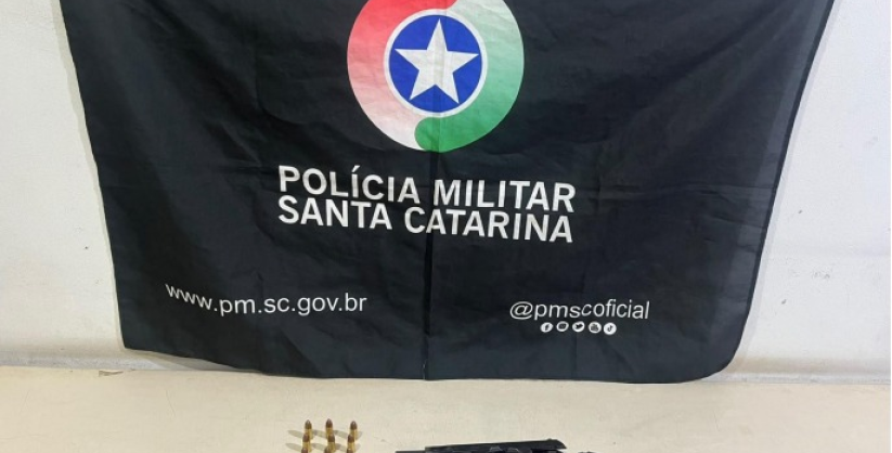 Homem é preso após perseguição policial e apreensão de pistola em São João do Sul