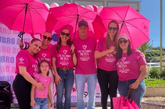 Meleiro reúne mais de 100 mulheres em caminhada do Outubro Rosa e anuncia evento com Lain...