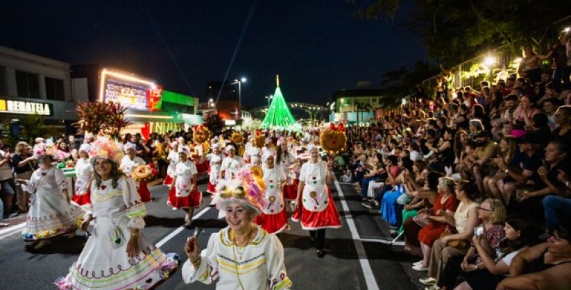 Vem fazer parte da magia do Natal das Avenidas, em Araranguá!