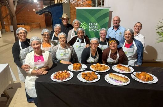Meleiro promove cursos de gastronomia e hortas escolares