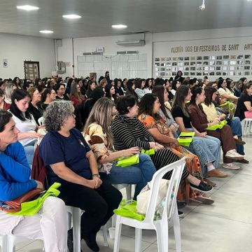 Seminário da Educação Infantil de Sombrio destaca práticas pedagógicas e troca de experiências