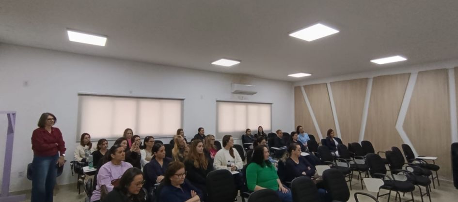 Encontro em Araranguá qualifica profissionais da Atenção...