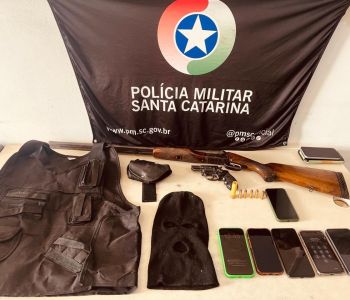 Polícia Militar resgata duas vítimas de agressões e apreende armas de fogo em propriedade rural