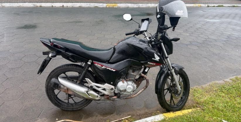 Motocicleta com registro de furto é recuperada em Balneário Arroio do Silva
