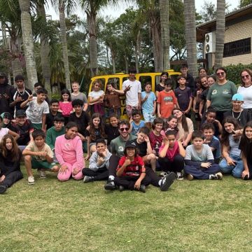 Cerca de 60 crianças e adolescentes do SCFV de Maracajá participam de dia delazer no Parque Ecológico