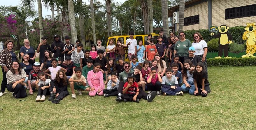 Cerca de 60 crianças e adolescentes do SCFV de Maracajá participam de dia delazer no Parque Ecológico