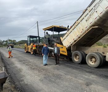 Prefeito de Maracajá acompanha fase final da pavimentação da Rodovia Angelino Acordi