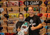 Loja Marbon entrega skate para adolescente de Arroio do Silva