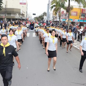 Mais de 4.500 pessoas desfilaram em Araranguá