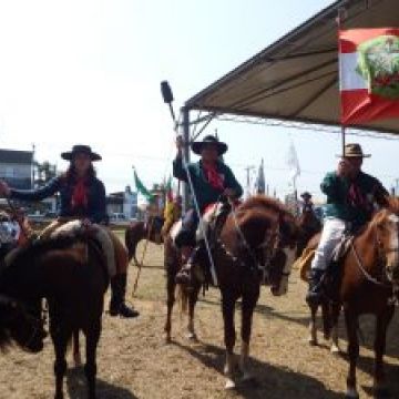 Cerimônia de abertura da 17° Semana Farroupilha de Balneário Arroio do Silva