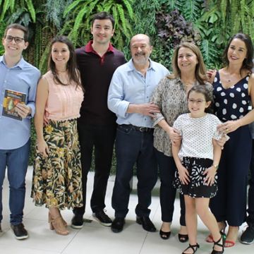 História escrita por irmãos criciumenses se transforma em livro cheio de significados