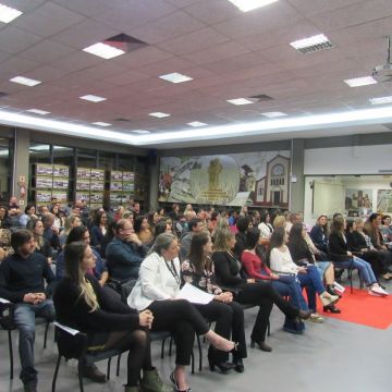 Turvo aperfeiçoa comerciantes para a acolhida de Turistas