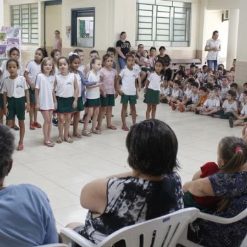 Projeto une alunos e seus avós na Escola Professor Jakob Arns em Forquilhinha